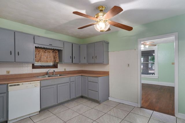 2116 N Campbell Avenue, Springfield, MO 65803