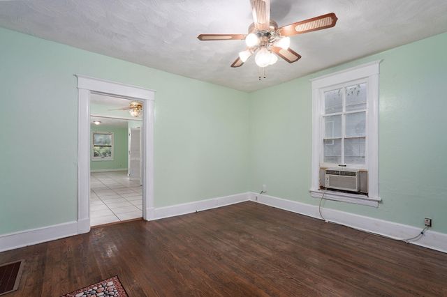 2116 N Campbell Avenue, Springfield, MO 65803