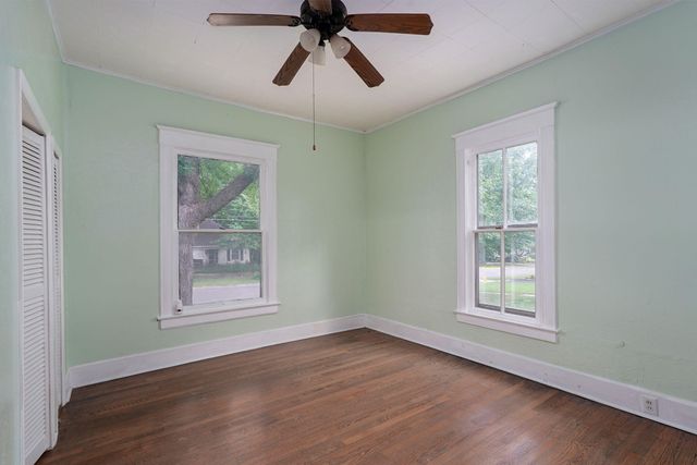 2116 N Campbell Avenue, Springfield, MO 65803