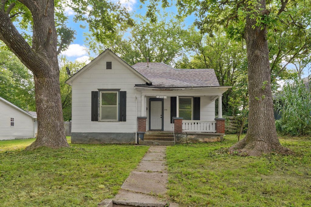 2116 N Campbell Avenue, Springfield, MO 65803