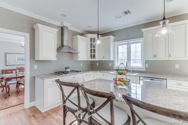 5 Fant Farm Lane, Montebello, NY 10901