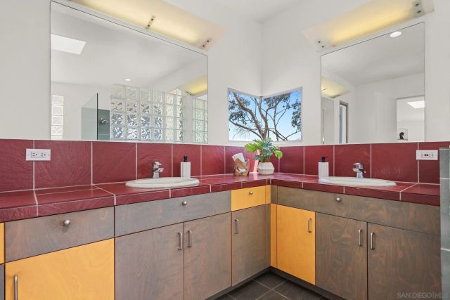 3333 Hill St, San Diego, CA 92106