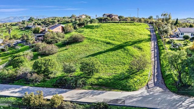 32039 Via Vera, Bonsall, CA 92003