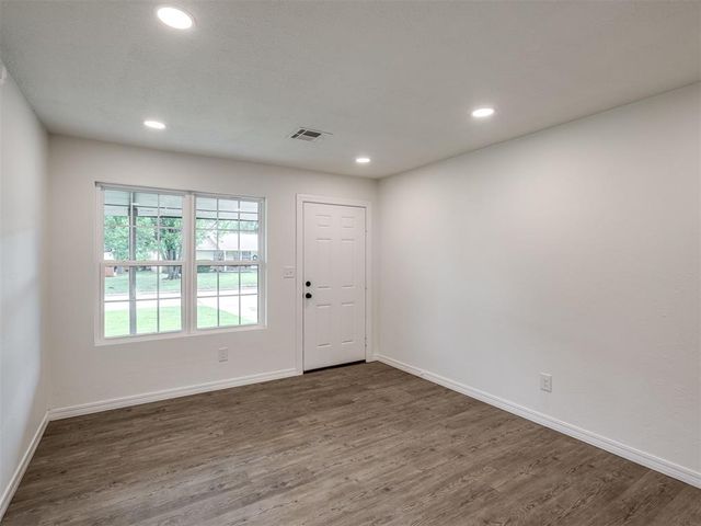732 N Dallas Avenue, Moore, OK 73160