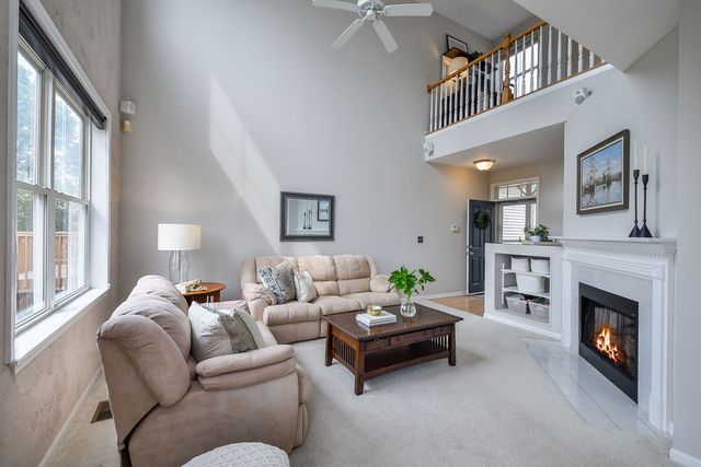 323 Fairmont Court, St. Charles, IL 60175