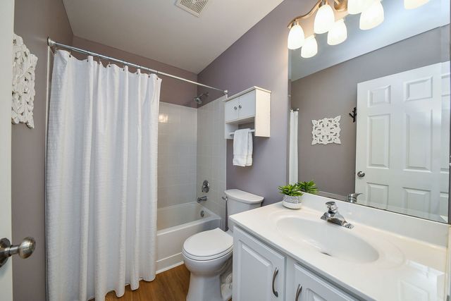 323 Fairmont Court, St. Charles, IL 60175