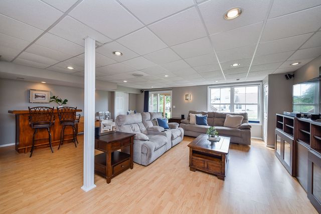 323 Fairmont Court, St. Charles, IL 60175