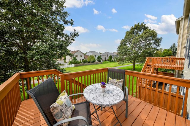323 Fairmont Court, St. Charles, IL 60175