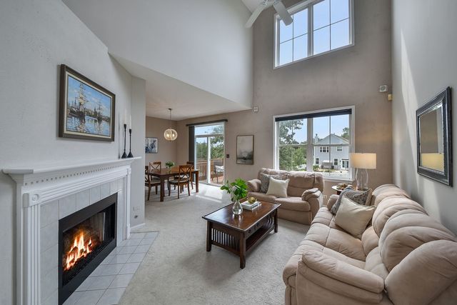 323 Fairmont Court, St. Charles, IL 60175
