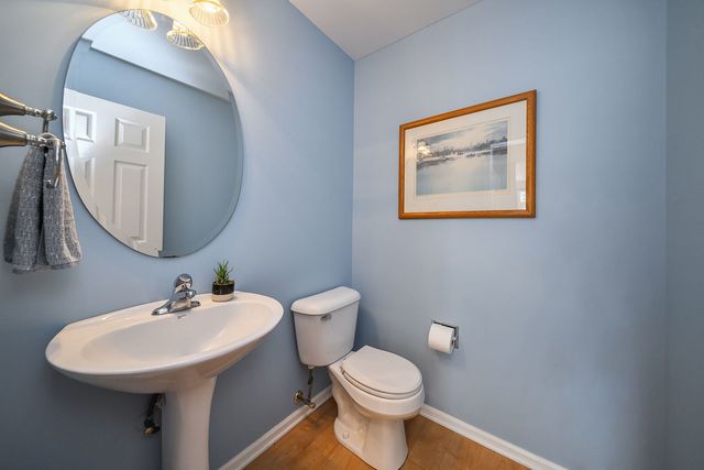 323 Fairmont Court, St. Charles, IL 60175