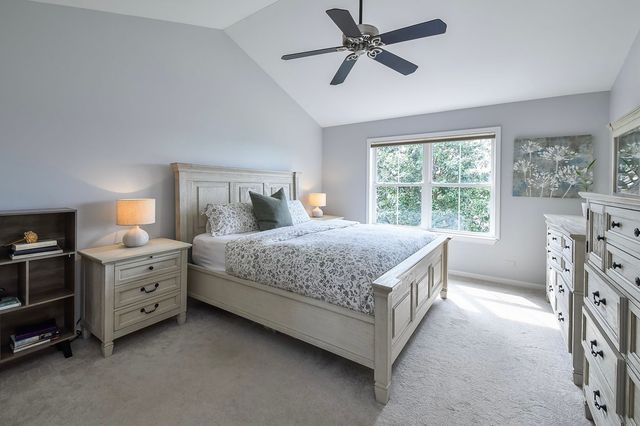 323 Fairmont Court, St. Charles, IL 60175