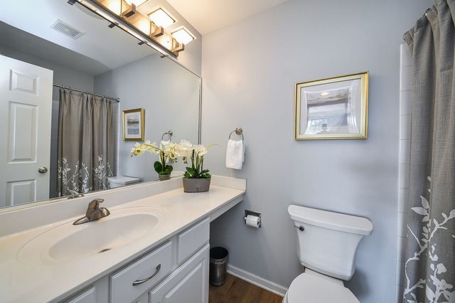 323 Fairmont Court, St. Charles, IL 60175