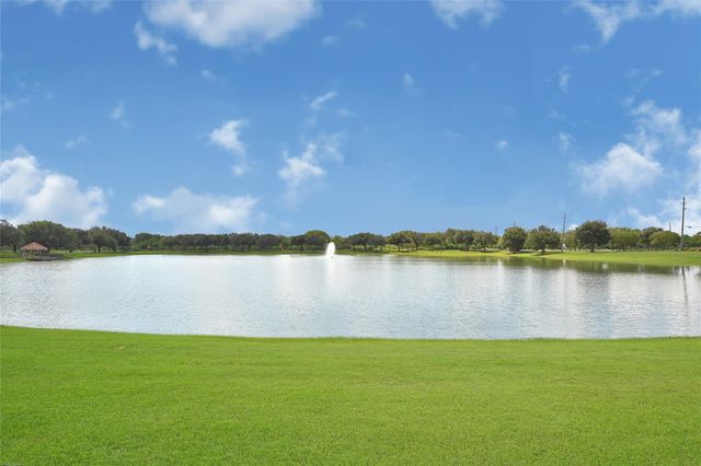 84 Carmel Drive, Manvel, TX 77578