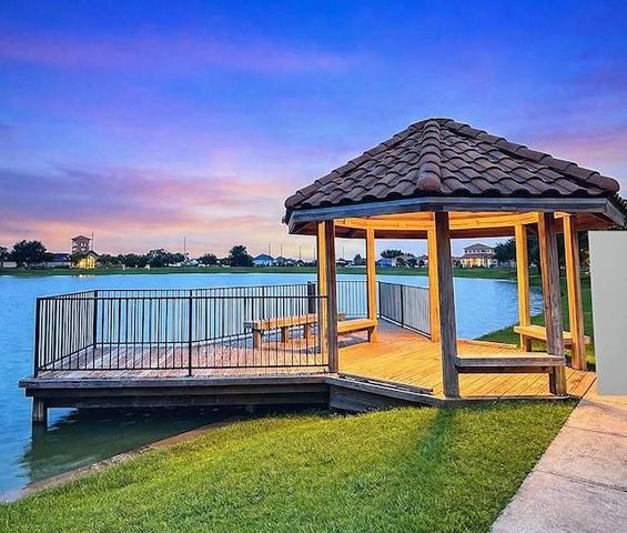 84 Carmel Drive, Manvel, TX 77578