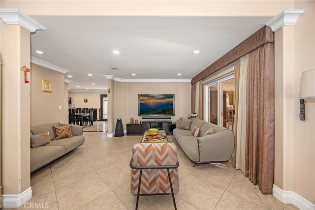 10610 Oak Tree Way, Sunland, CA 91040