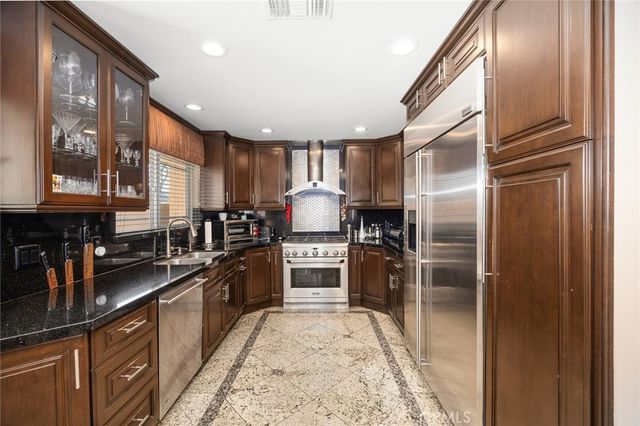 10610 Oak Tree Way, Sunland, CA 91040