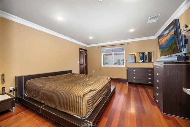 10610 Oak Tree Way, Sunland, CA 91040