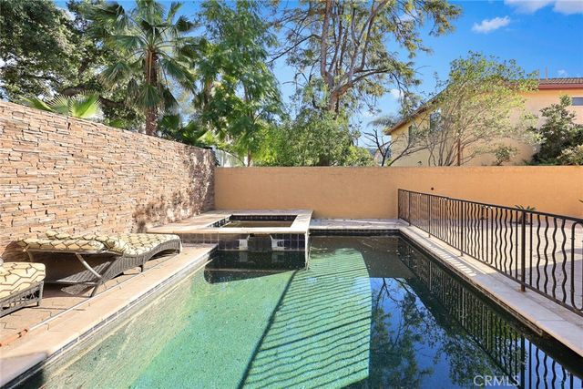 10610 Oak Tree Way, Sunland, CA 91040