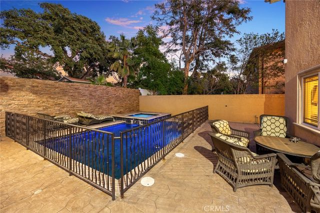 10610 Oak Tree Way, Sunland, CA 91040