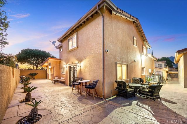 10610 Oak Tree Way, Sunland, CA 91040