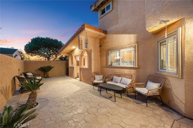 10610 Oak Tree Way, Sunland, CA 91040