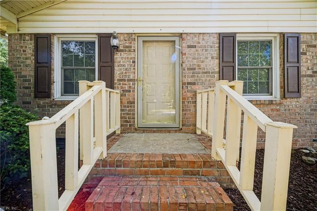 2917 Stratford DR, Chesapeake, VA 23321