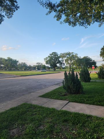 1106 Seafoam Road, Houston, TX 77062