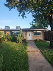 1106 Seafoam Road, Houston, TX 77062