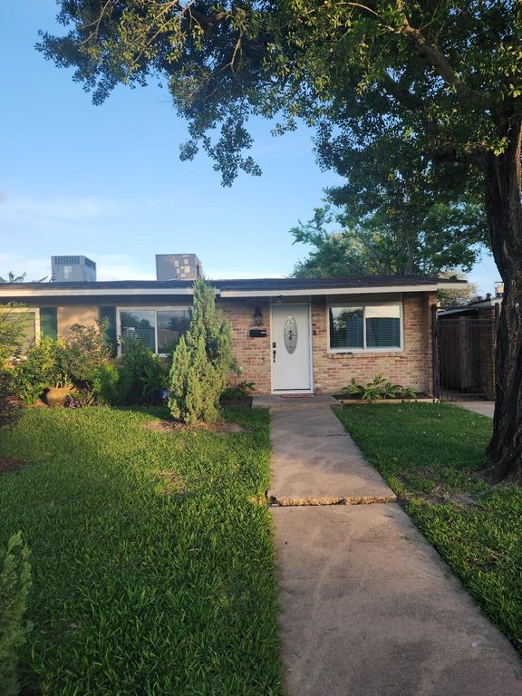 1106 Seafoam Road, Houston, TX 77062