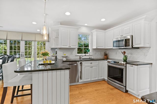 2 Red Rose Circle, Darien, CT 06820