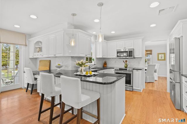 2 Red Rose Circle, Darien, CT 06820