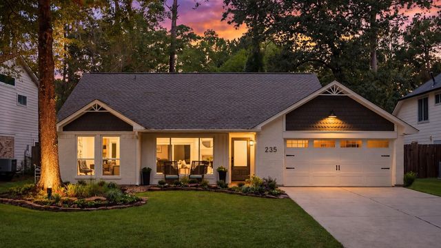 235 S Pathfinders Circle, The Woodlands, TX 77381