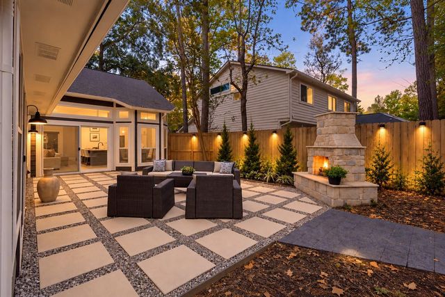 235 S Pathfinders Circle, The Woodlands, TX 77381