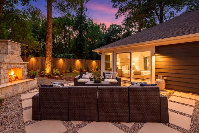 235 S Pathfinders Circle, The Woodlands, TX 77381