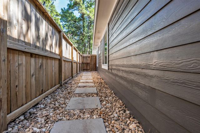 235 S Pathfinders Circle, The Woodlands, TX 77381