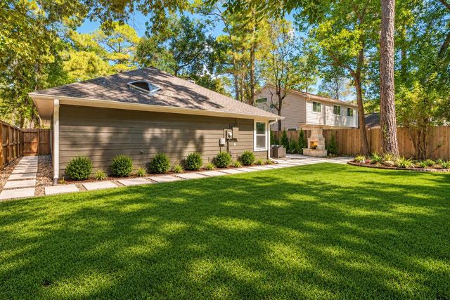 235 S Pathfinders Circle, The Woodlands, TX 77381