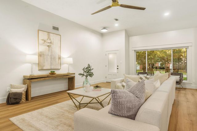 235 S Pathfinders Circle, The Woodlands, TX 77381