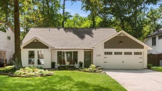 235 S Pathfinders Circle, The Woodlands, TX 77381