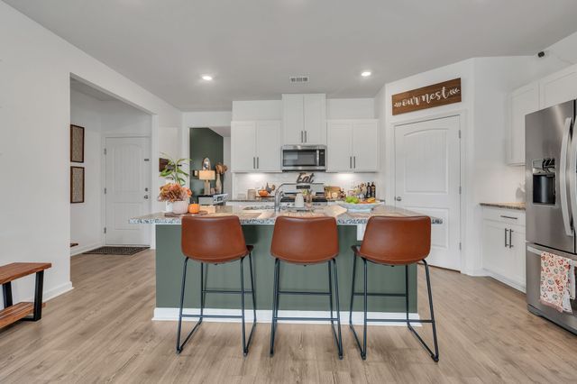 2118 Quinn Dr, White House, TN 37188