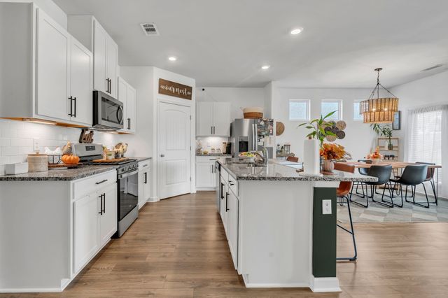 2118 Quinn Dr, White House, TN 37188