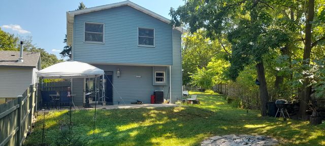 30 N Lilac Ave Avenue, Fox Lake, IL 60020
