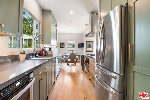 8021 Blackburn Avenue U, Los Angeles, CA 90048