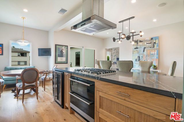 8021 Blackburn Avenue U, Los Angeles, CA 90048