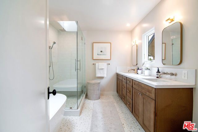 8021 Blackburn Avenue U, Los Angeles, CA 90048