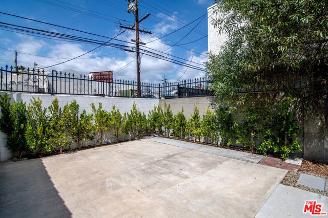 8021 Blackburn Avenue U, Los Angeles, CA 90048