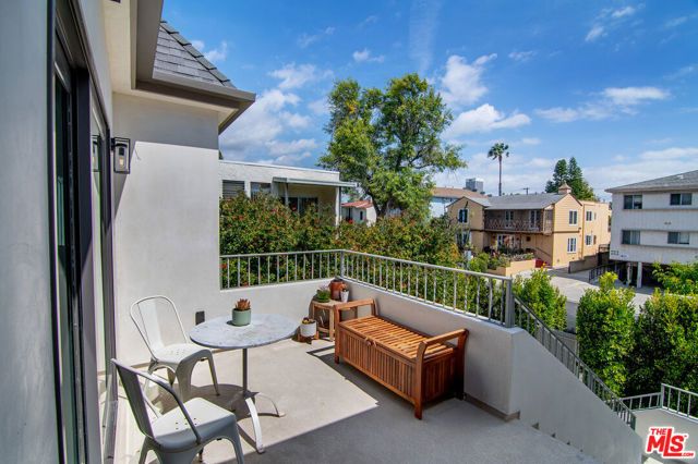 8021 Blackburn Avenue U, Los Angeles, CA 90048