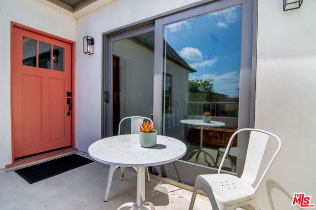 8021 Blackburn Avenue U, Los Angeles, CA 90048
