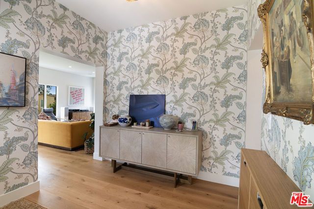 8021 Blackburn Avenue U, Los Angeles, CA 90048