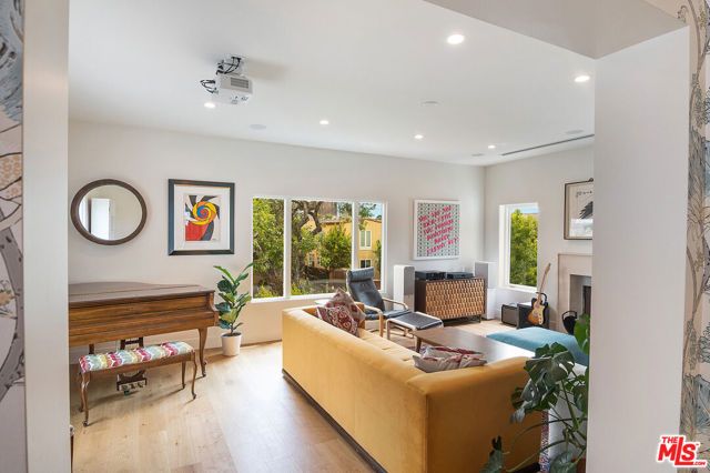 8021 Blackburn Avenue U, Los Angeles, CA 90048