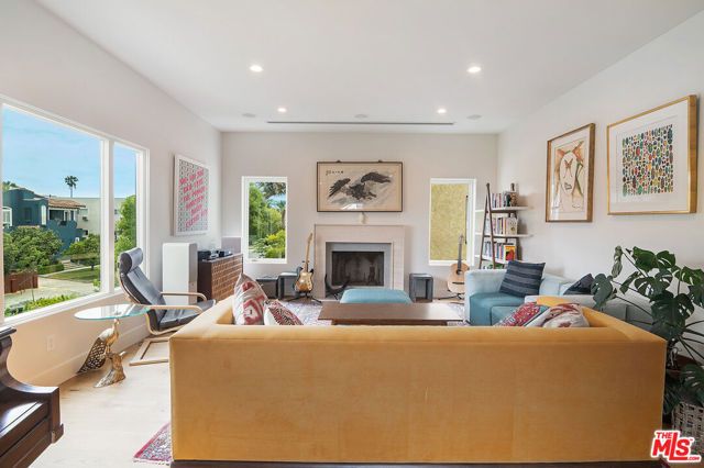 8021 Blackburn Avenue U, Los Angeles, CA 90048